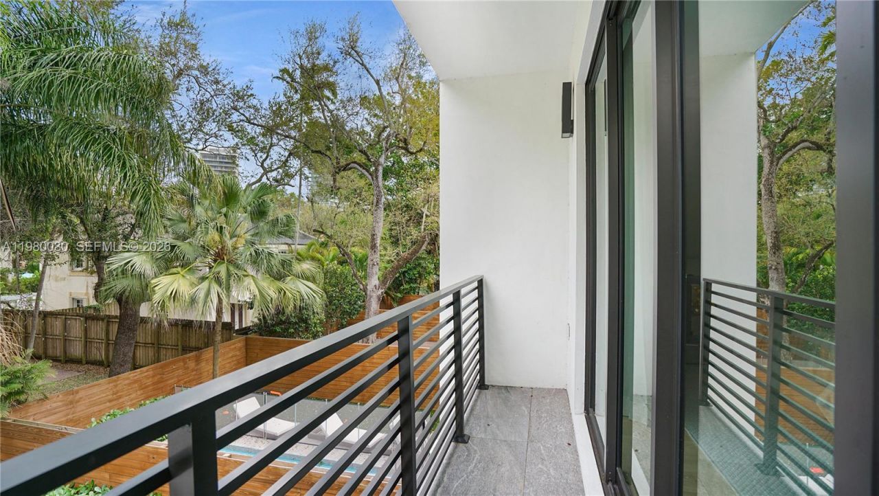 3075 Mary St, Miami, FL 33133 Photo