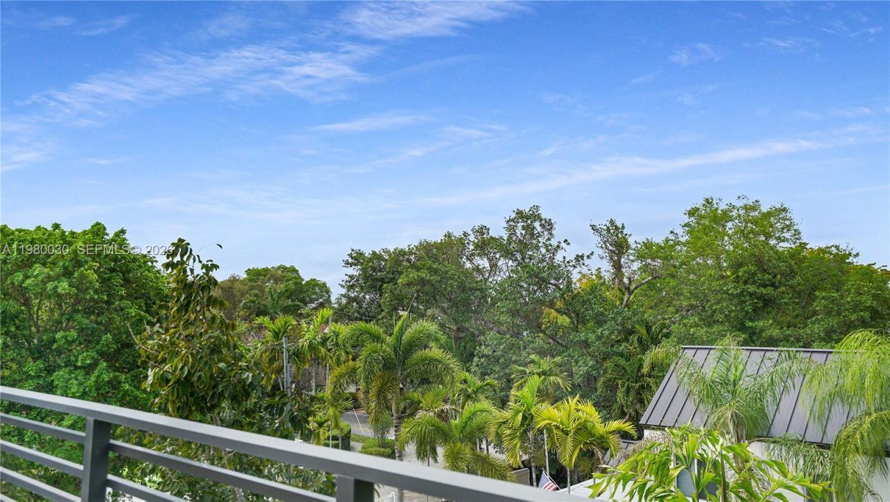 3075 Mary St, Miami, FL 33133 Photo