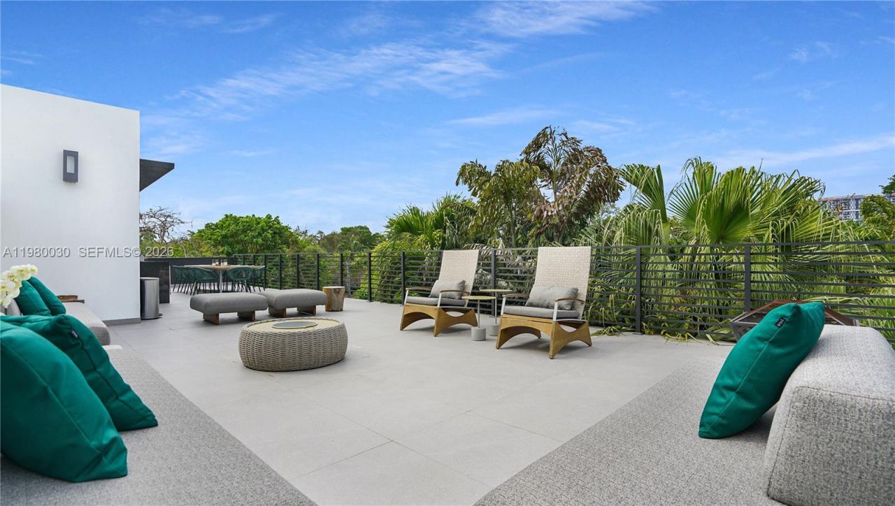 3075 Mary St, Miami, FL 33133 Photo