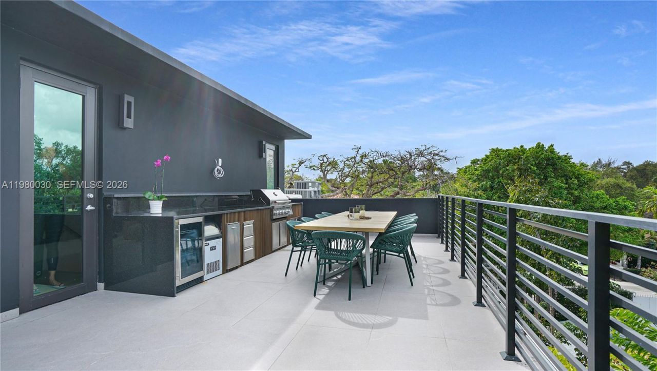 3075 Mary St, Miami, FL 33133 Photo