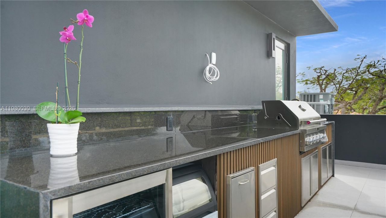 3075 Mary St, Miami, FL 33133 Photo