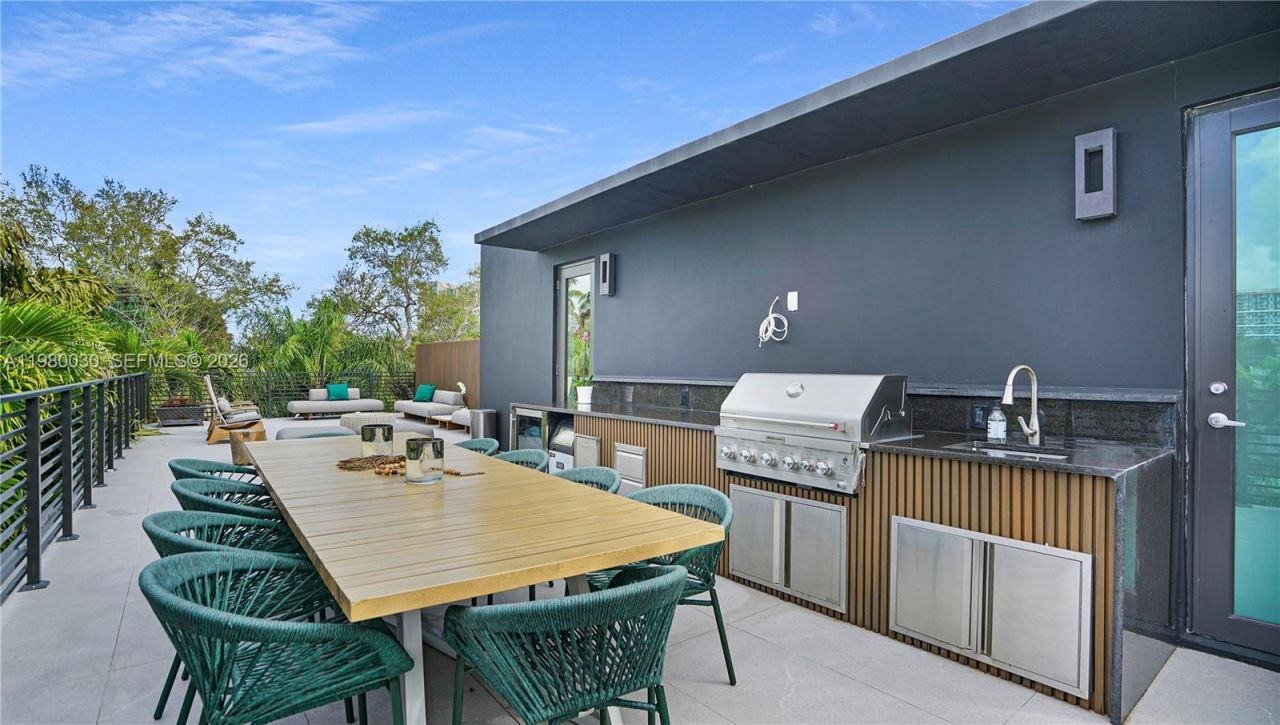 3075 Mary St, Miami, FL 33133 Photo