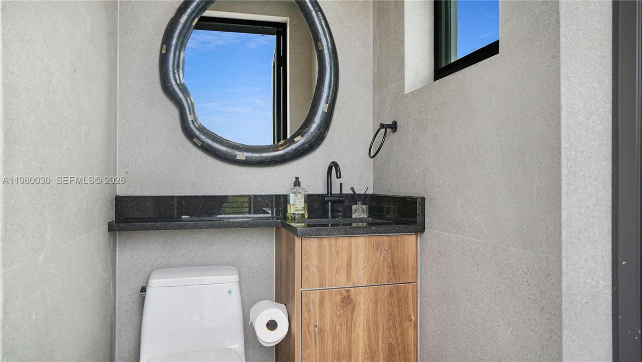 3075 Mary St, Miami, FL 33133 Photo