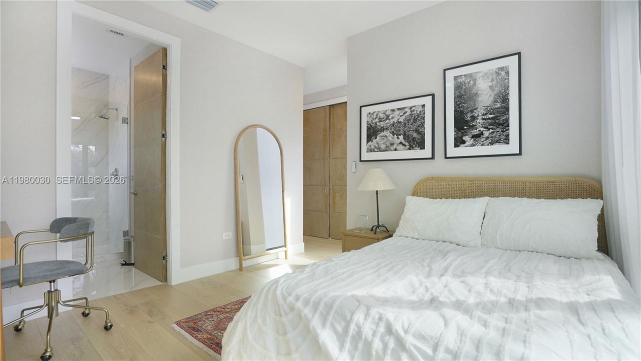 3075 Mary St, Miami, FL 33133 Photo