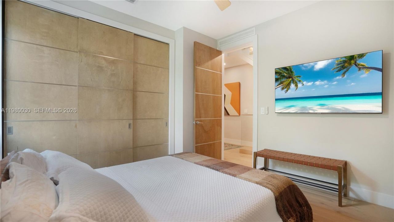 3075 Mary St, Miami, FL 33133 Photo