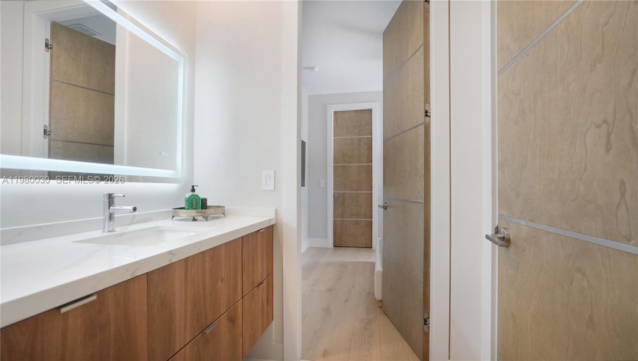 3075 Mary St, Miami, FL 33133 Photo