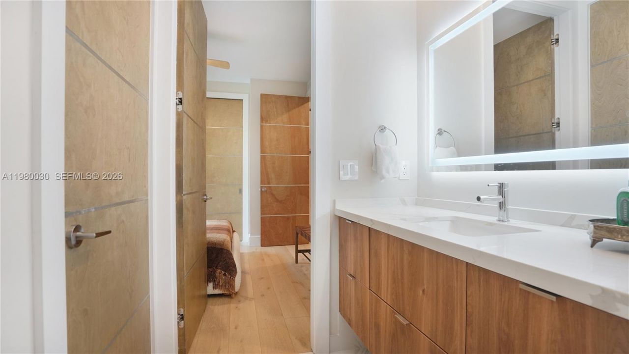 3075 Mary St, Miami, FL 33133 Photo