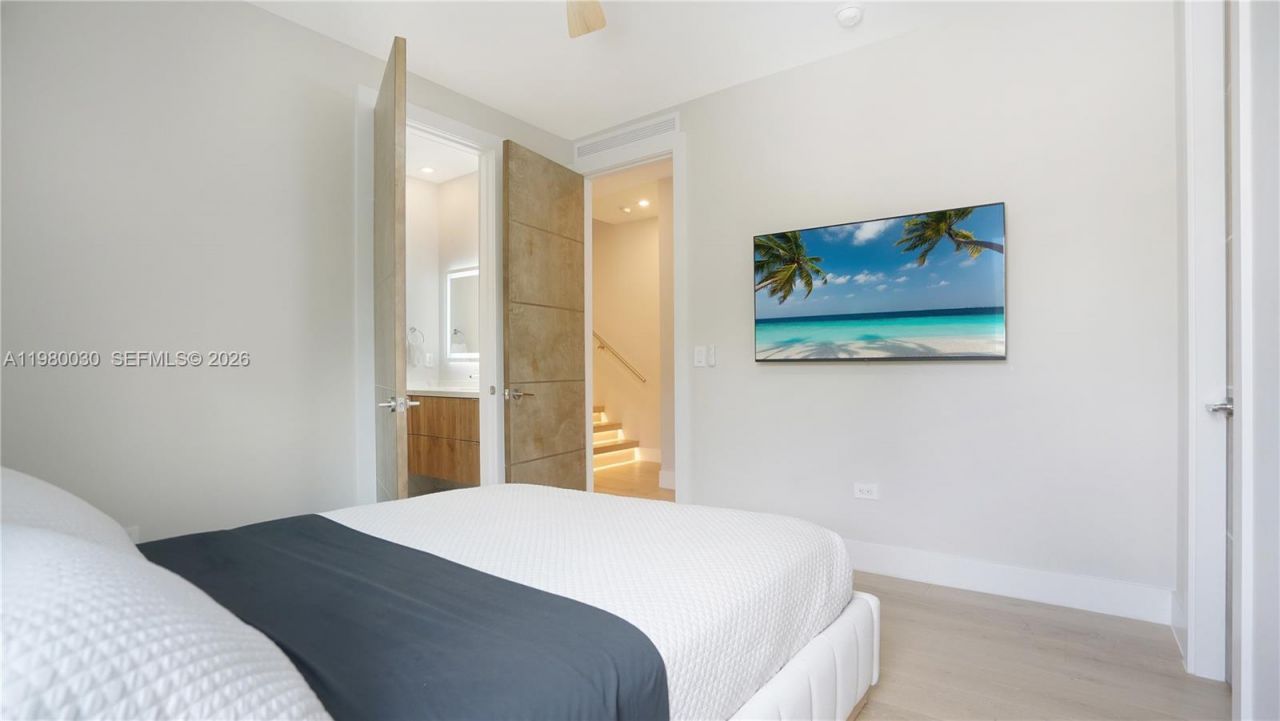 3075 Mary St, Miami, FL 33133 Photo