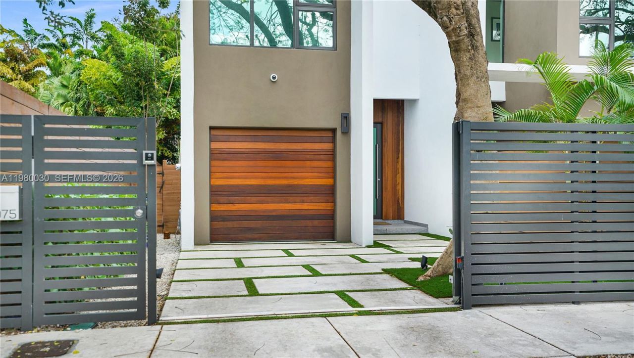 3075 Mary St, Miami, FL 33133 Photo