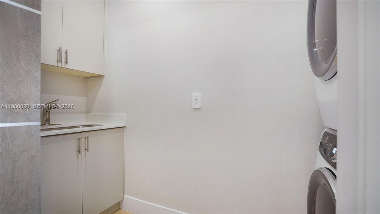 3075 Mary St, Miami, FL 33133 Photo