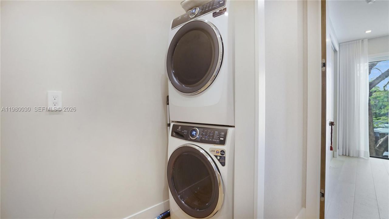 3075 Mary St, Miami, FL 33133 Photo