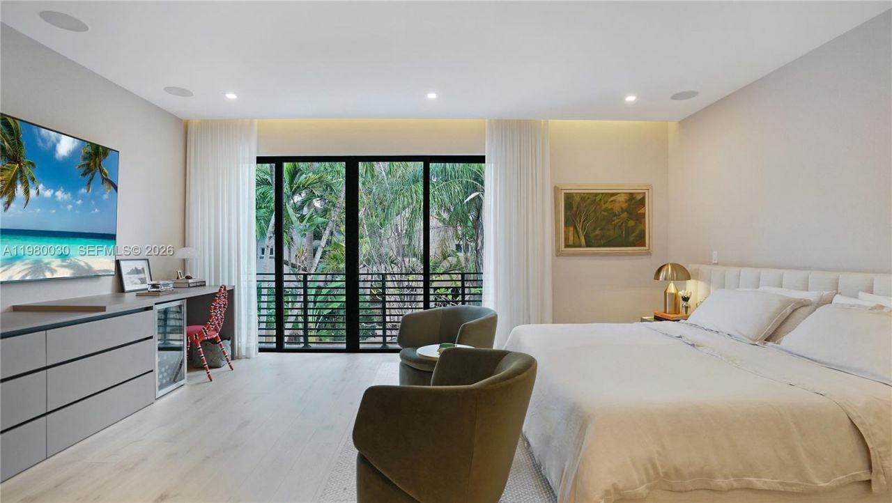 3075 Mary St, Miami, FL 33133 Photo