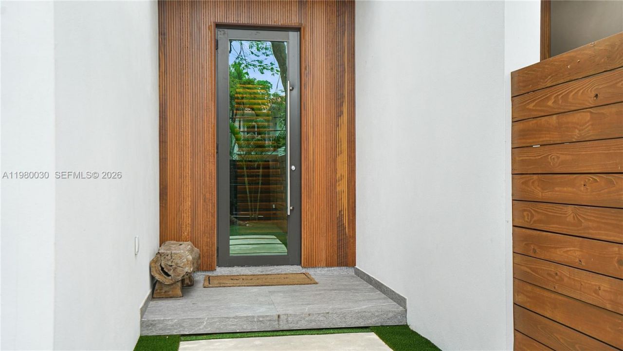 3075 Mary St, Miami, FL 33133 Photo