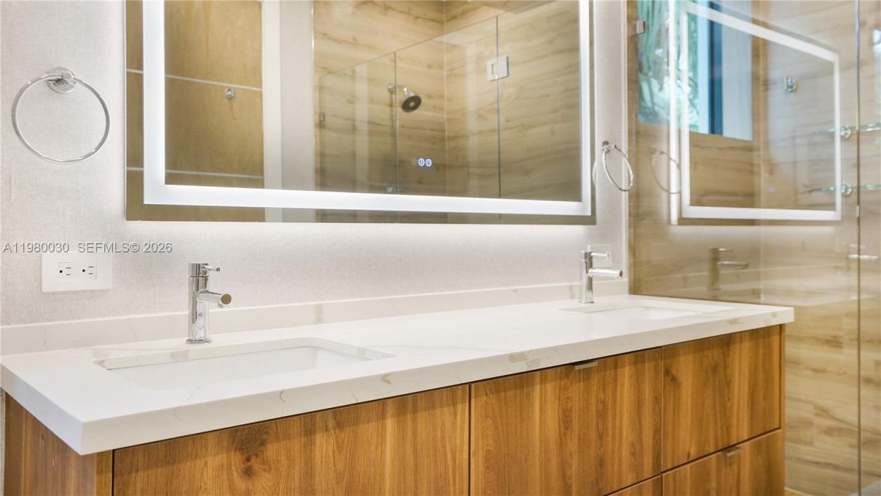 3075 Mary St, Miami, FL 33133 Photo