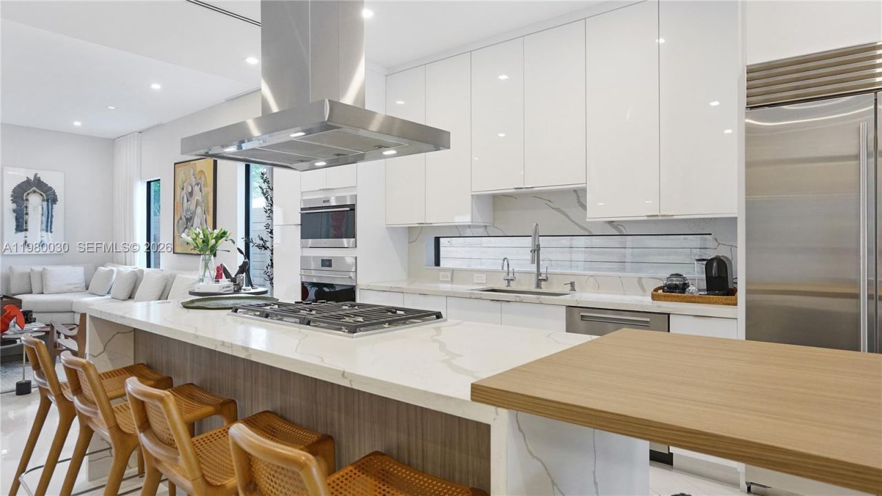 3075 Mary St, Miami, FL 33133 Photo