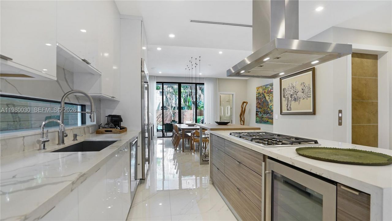 3075 Mary St, Miami, FL 33133 Photo