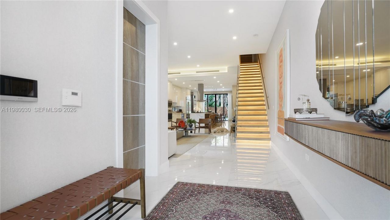 3075 Mary St, Miami, FL 33133 Photo