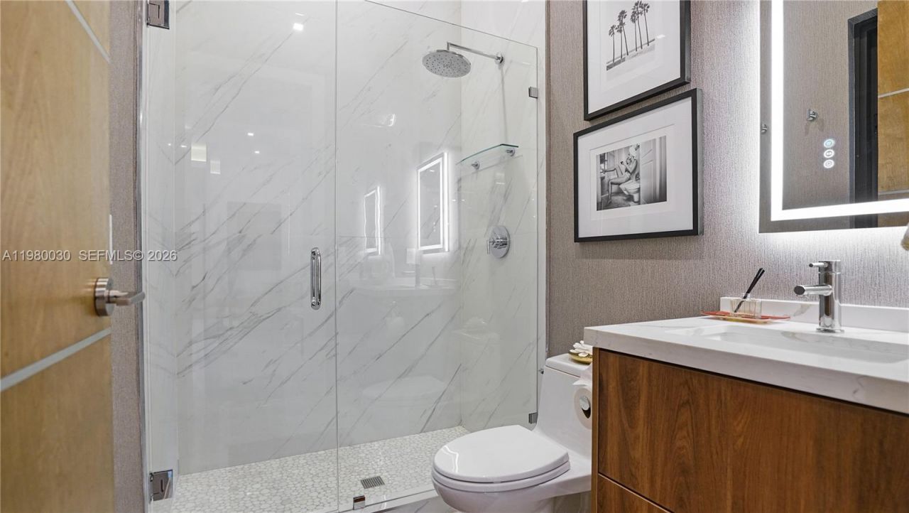 3075 Mary St, Miami, FL 33133 Photo