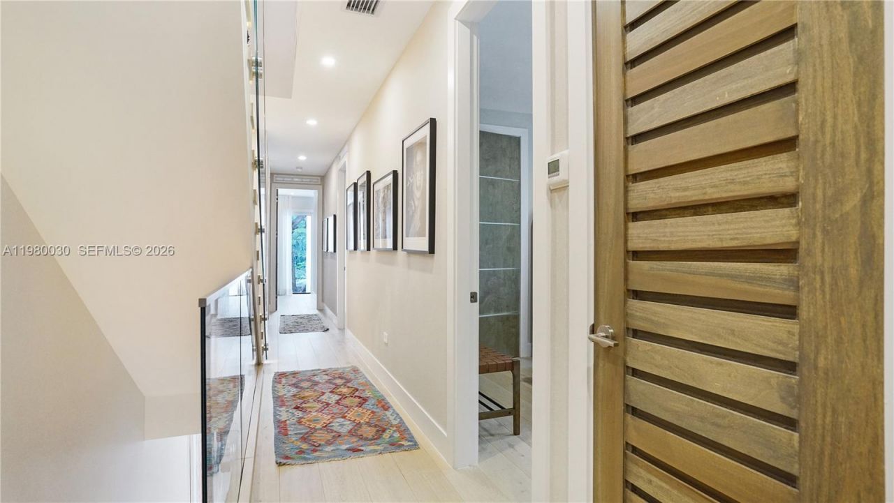 3075 Mary St, Miami, FL 33133 Photo