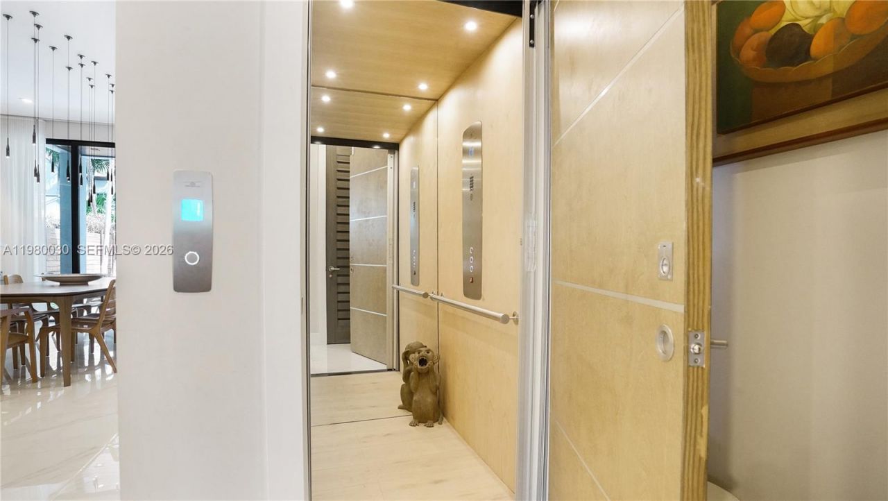 3075 Mary St, Miami, FL 33133 Photo