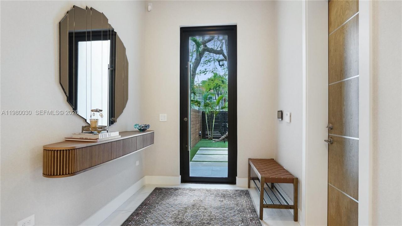 3075 Mary St, Miami, FL 33133 Photo