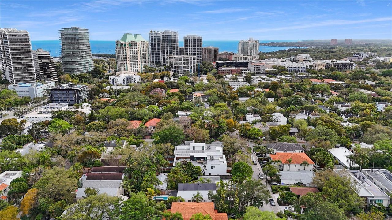 3075 Mary St, Miami, FL 33133 Photo