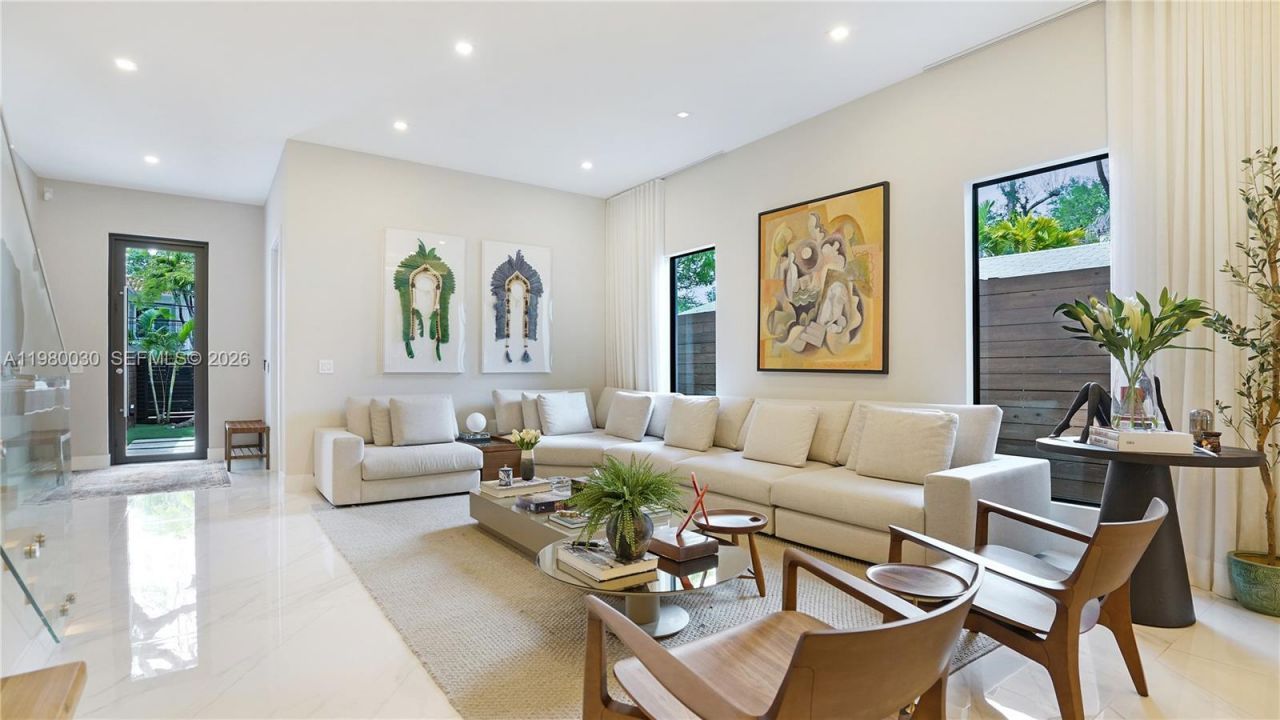 3075 Mary St, Miami, FL 33133 Photo