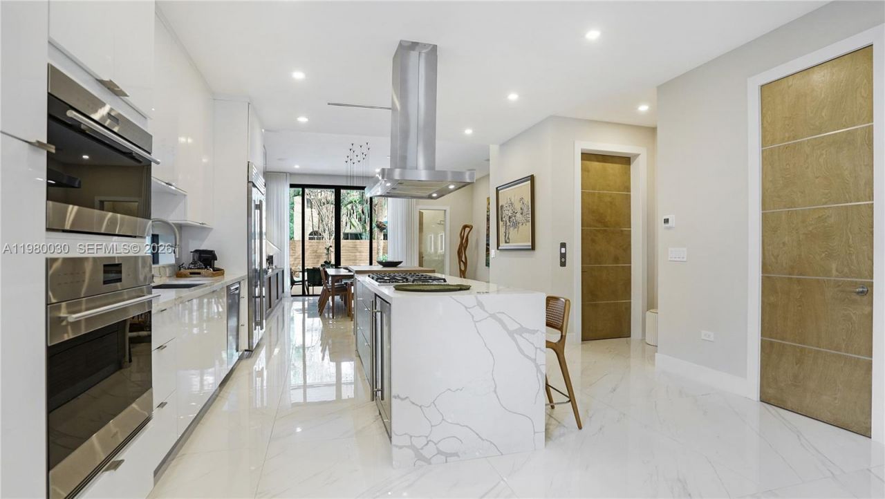 3075 Mary St, Miami, FL 33133 Photo