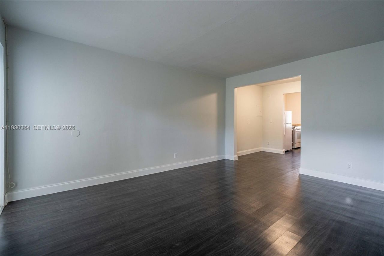 7311 Byron Ave, Unit 11, Miami Beach, FL 33141 Photo