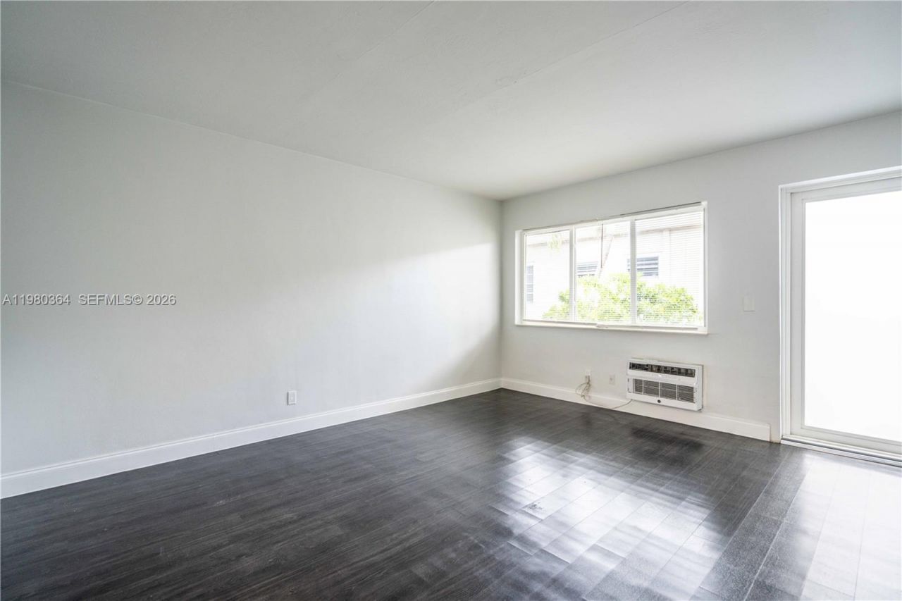 7311 Byron Ave, Unit 11, Miami Beach, FL 33141 Photo