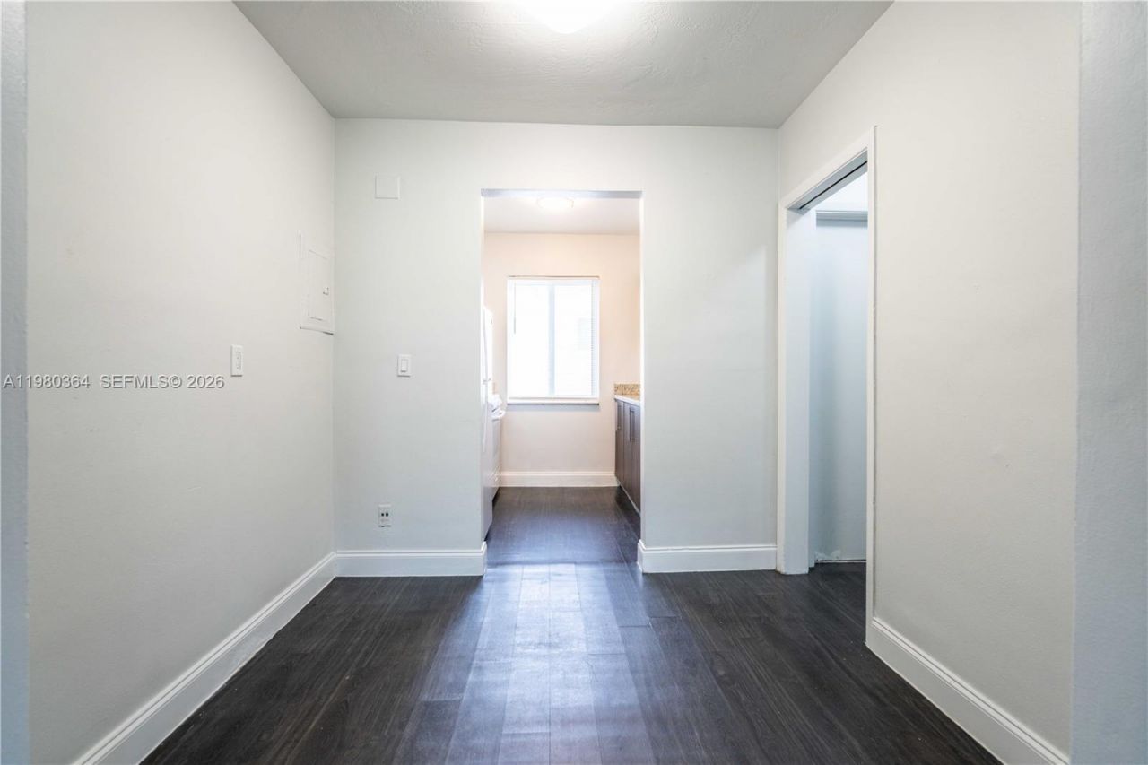 7311 Byron Ave, Unit 11, Miami Beach, FL 33141 Photo