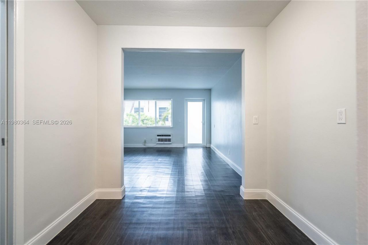 7311 Byron Ave, Unit 11, Miami Beach, FL 33141 Photo