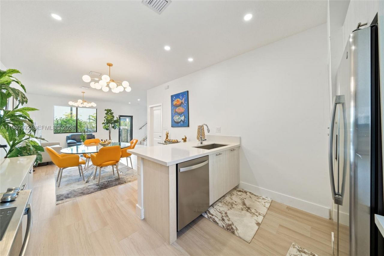 4648 NW 83rd Ave , Doral, FL 33166 Photo