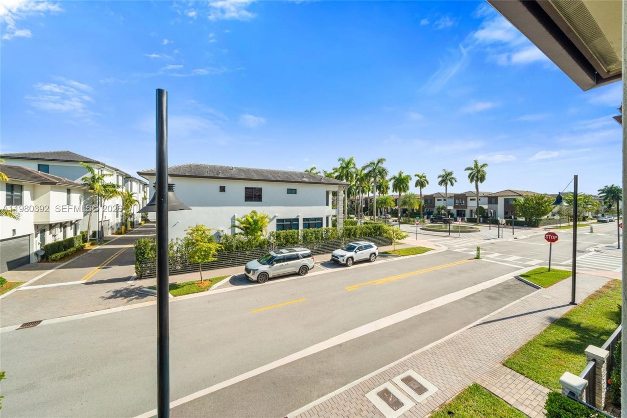 4648 NW 83rd Ave , Doral, FL 33166 Photo