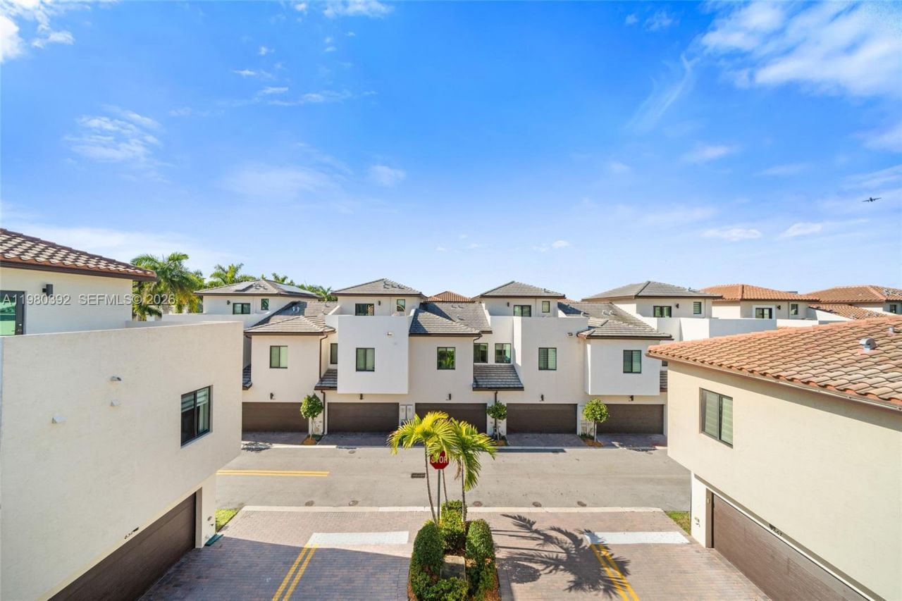 4648 NW 83rd Ave , Doral, FL 33166 Photo