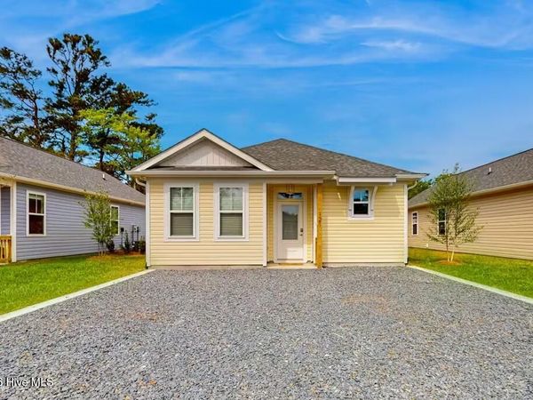 121 NE 75th Street, Oak Island, NC 28465