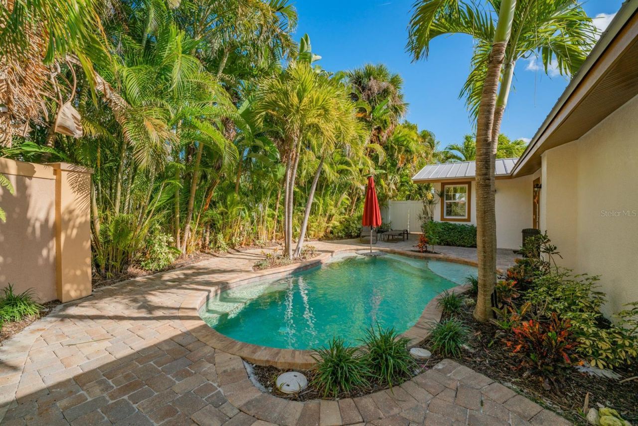 201 54th Street , Holmes Beach, FL 34217 Photo