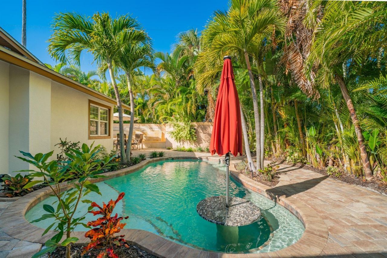 201 54th Street , Holmes Beach, FL 34217 Photo