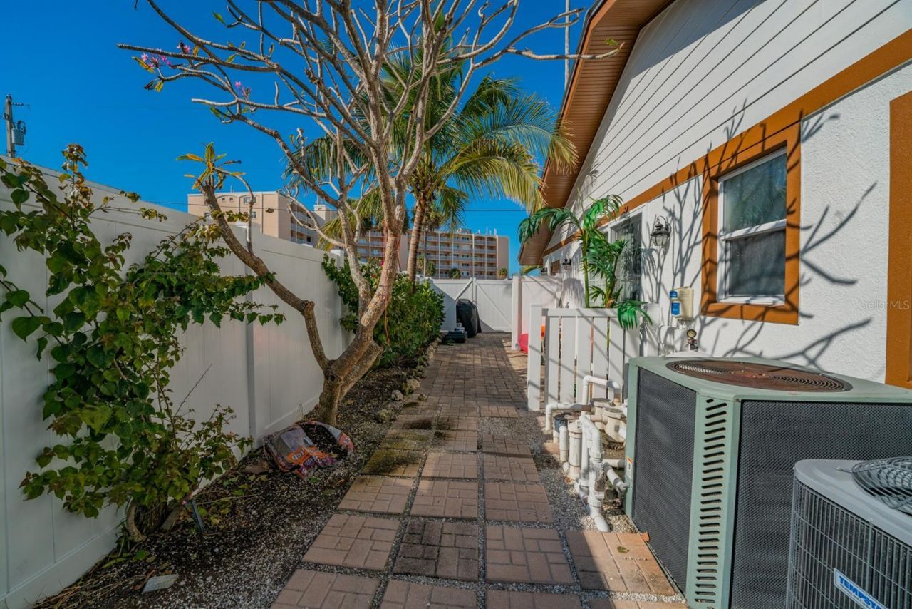 201 54th Street , Holmes Beach, FL 34217 Photo