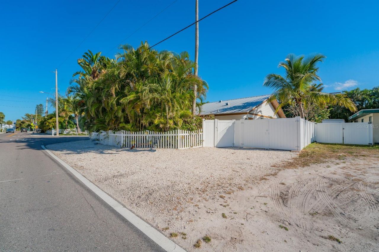 201 54th Street , Holmes Beach, FL 34217 Photo