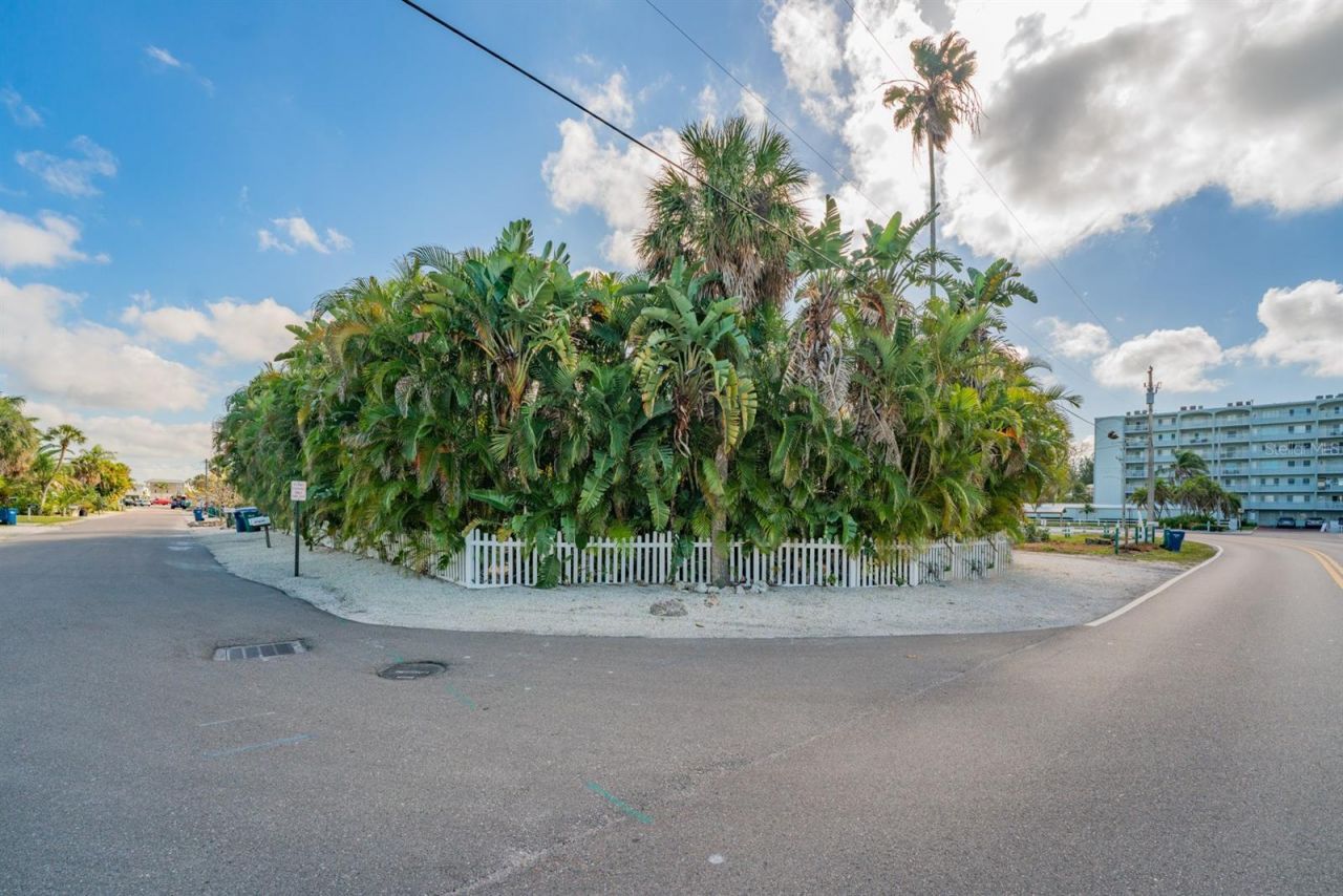 201 54th Street , Holmes Beach, FL 34217 Photo