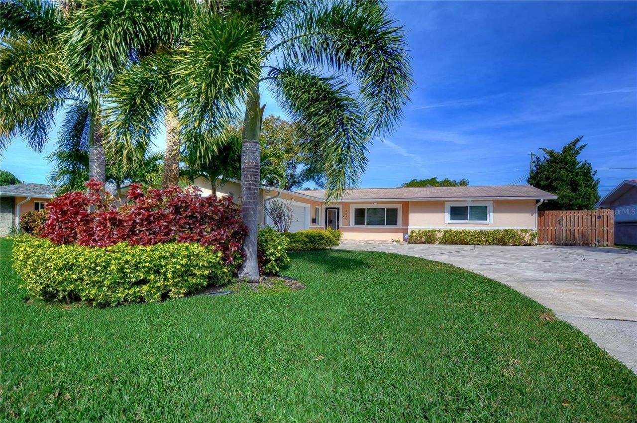 2645 63rd Avenue S, Saint Petersburg, FL 33712 Main Photo