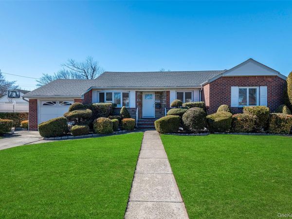 1070 Maple Lane , New Hyde Park, NY 11040