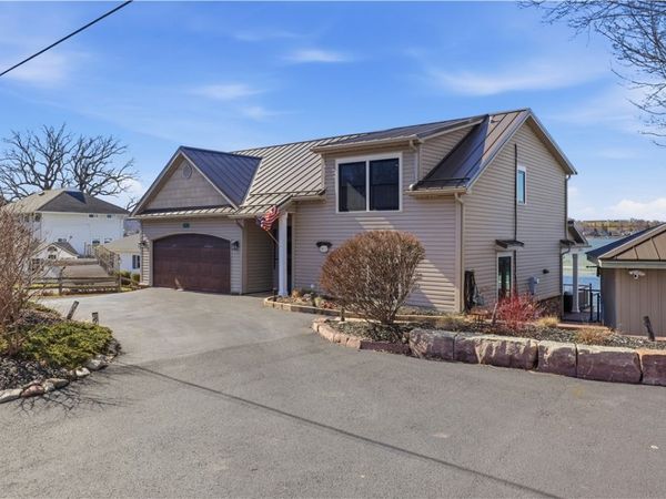 4102 E Lake Road, Livonia, NY 14487