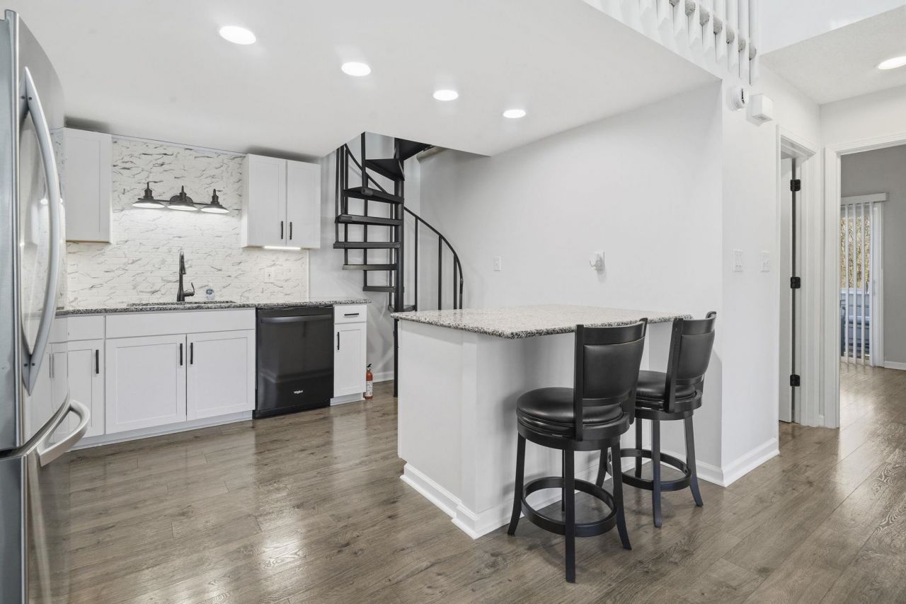 1203 Tiffany Ln. Photo 5