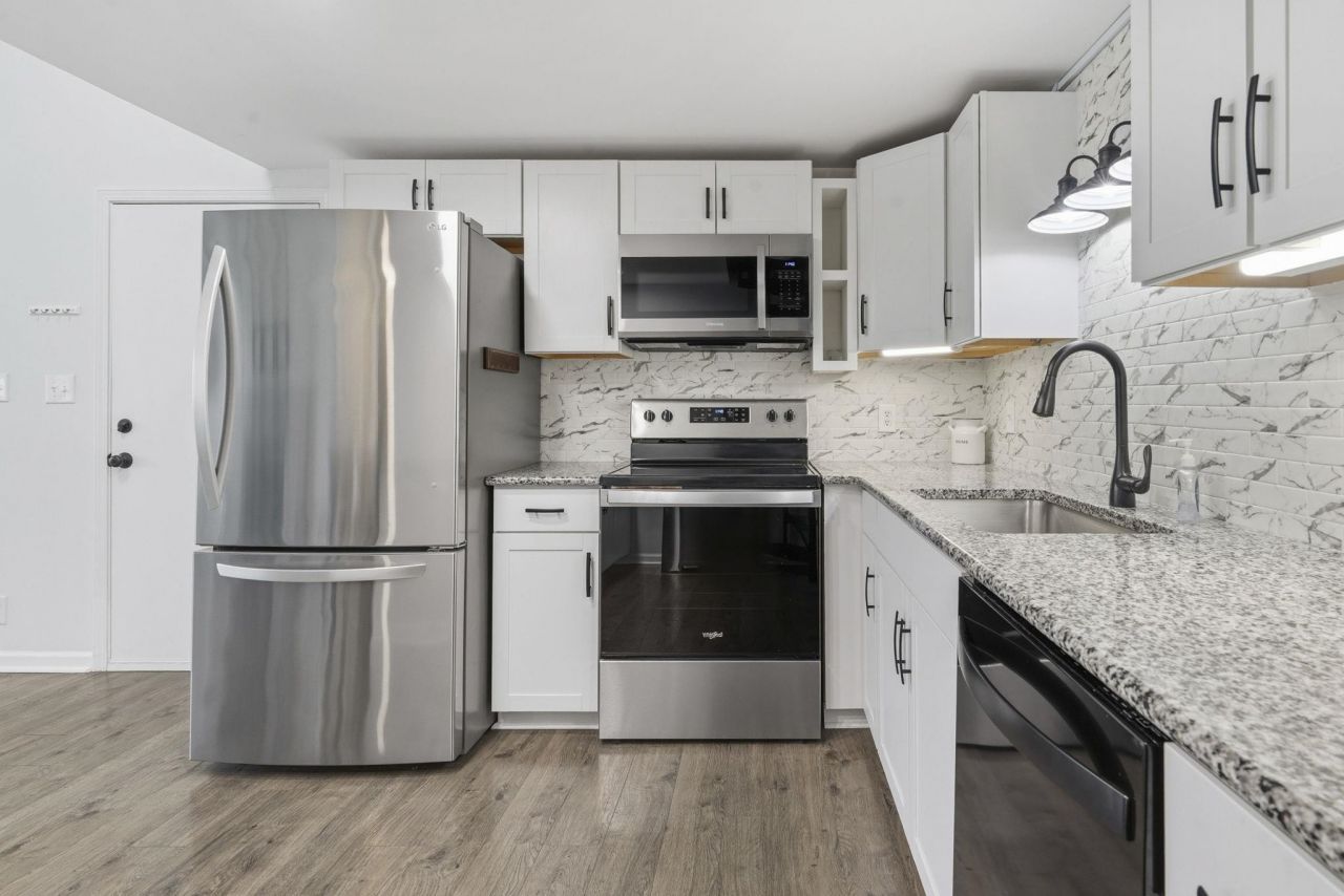 1203 Tiffany Ln. Photo 6