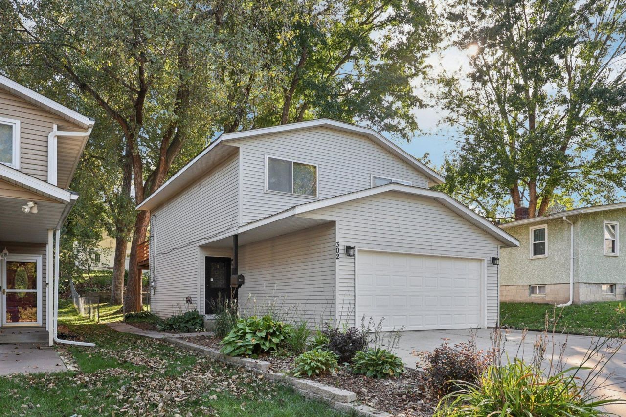 302 Sidney Street E, Saint Paul, MN 55107 Main Photo