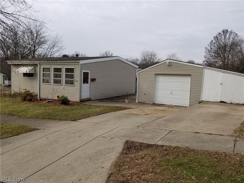 2912 Clearfield Avenue , Akron, OH 44314 Photo 1