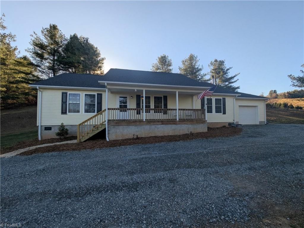 47 Peacock Lane, Sparta, NC 28675 Main Photo