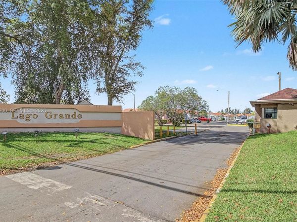 6525 W 26th Dr , Unit 204-37, Hialeah, FL 33016